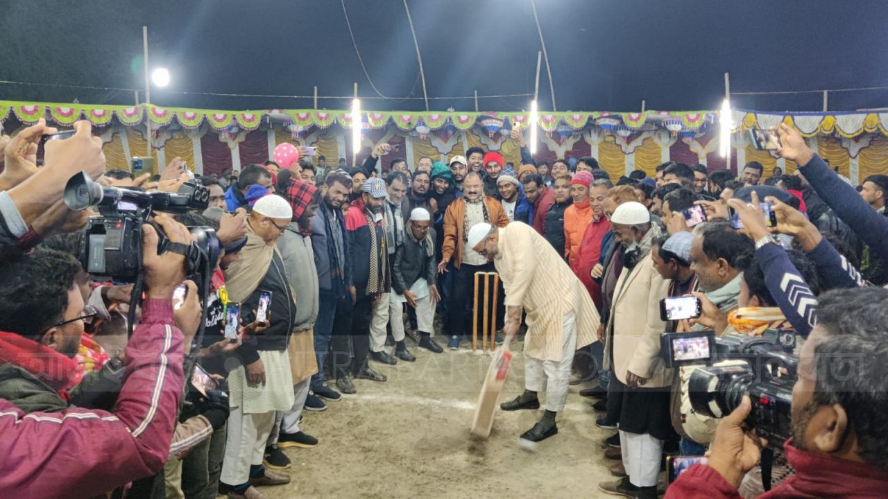 খানসামায় আরাফাত রহমান কোকো স্মৃতি নাইট ক্রিকেট টূর্ণামেন্ট অনুষ্ঠিত