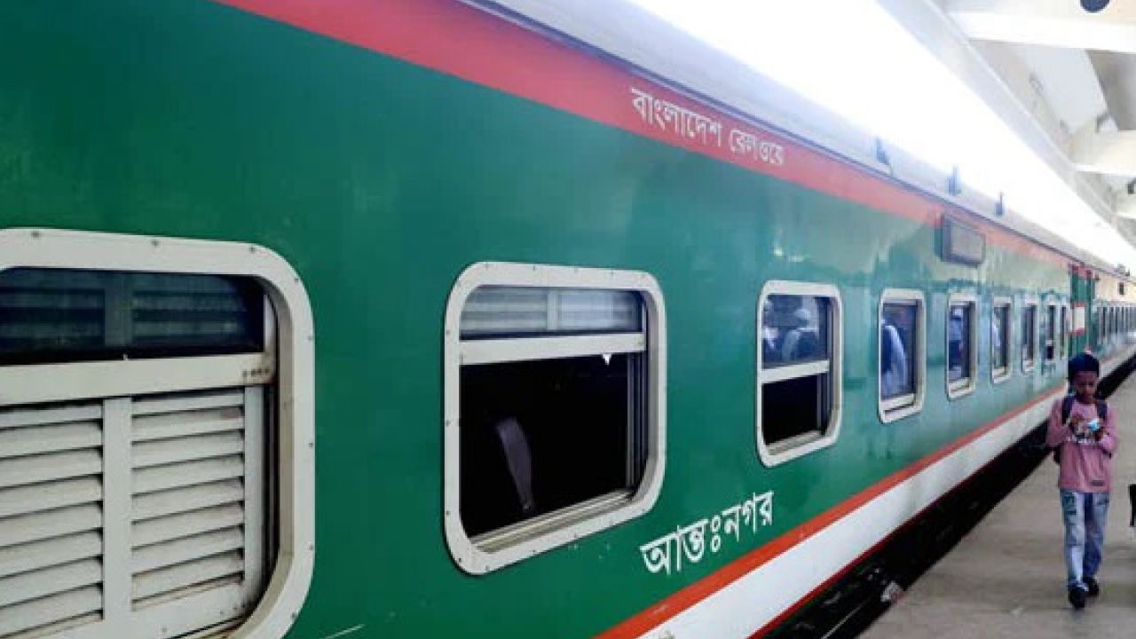 ঈদযাত্রায় কমলাপুরে বাড়ছে চাপ, প্রতিদিন ৬৫ হাজার যাত্রী