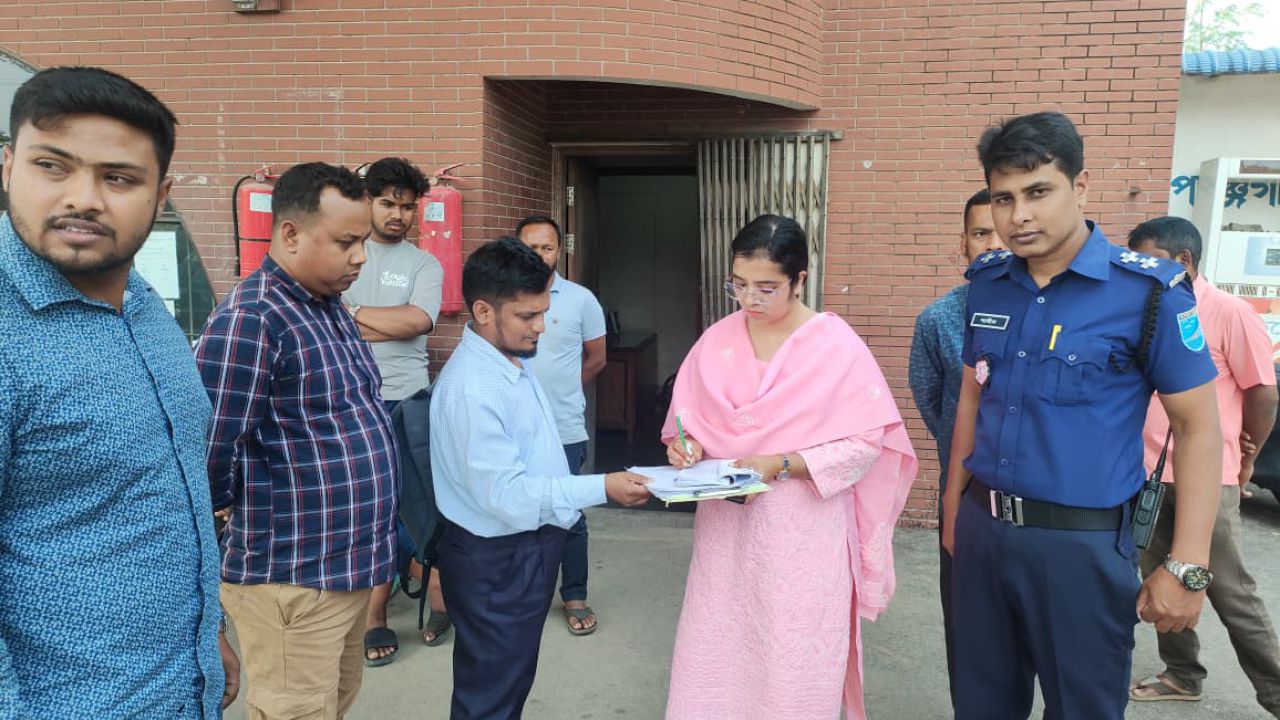 কালীগঞ্জে ভ্রাম্যমাণ আদালতের অভিযান২ মামলায় ১১ হাজার টাকা জরিমানা, ফিলিং স্টেশনে অনিয়ম ধরা