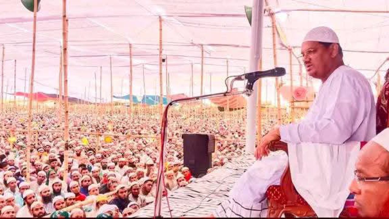 চরমোনাইয়ে দেশের সর্ববৃহৎ জুমার নামাজ আদায়, আগামীকাল শনিবার আখেরী মোনাজাত 