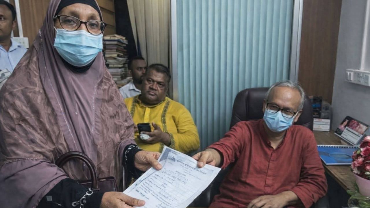 সংরক্ষিত নারী আসনে মনোনয়ন পত্র জমা দিলেন অধ্যাপিকা সেতারা সুলতানা 