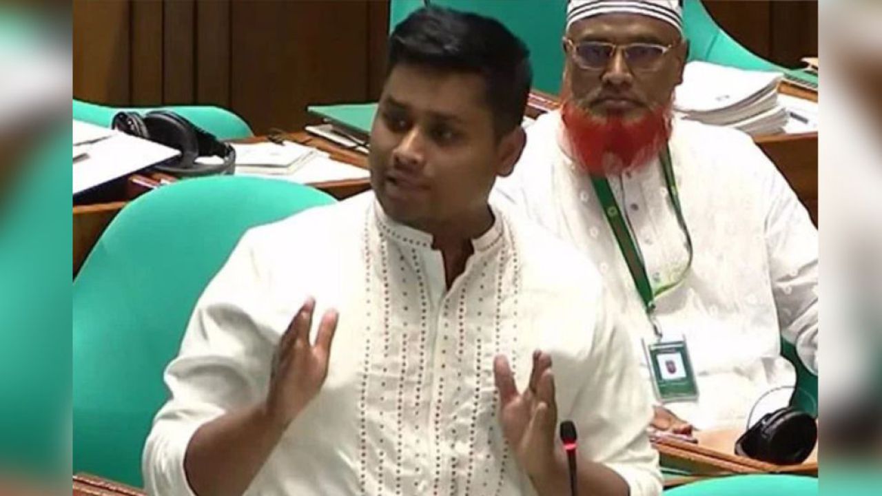 সংসদে এবার গাড়ি চাইলেন হাসনাত