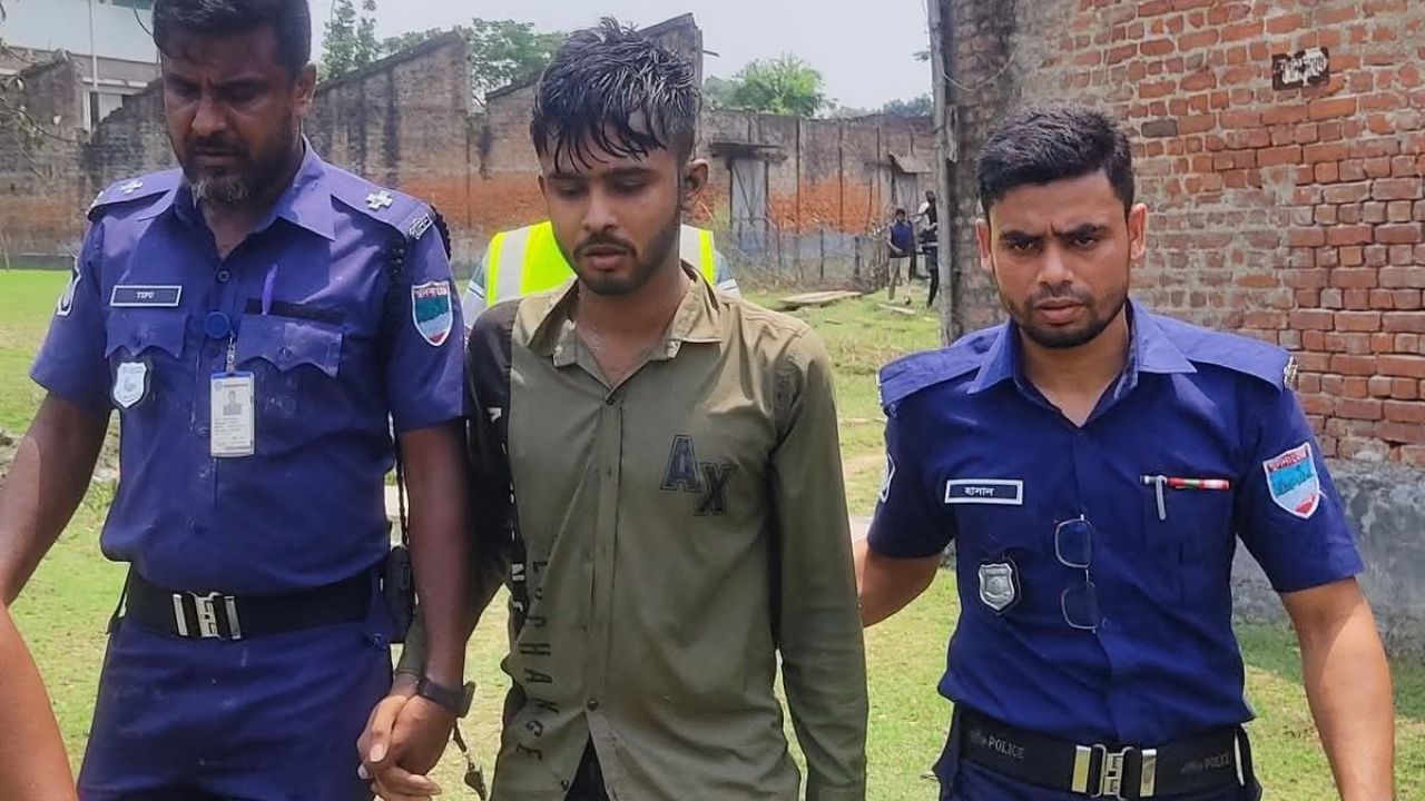 মহানবী (সা.)-কে কটূক্তির অভিযোগে খুলনায় শ্যামল নামে এক যুবক আটক