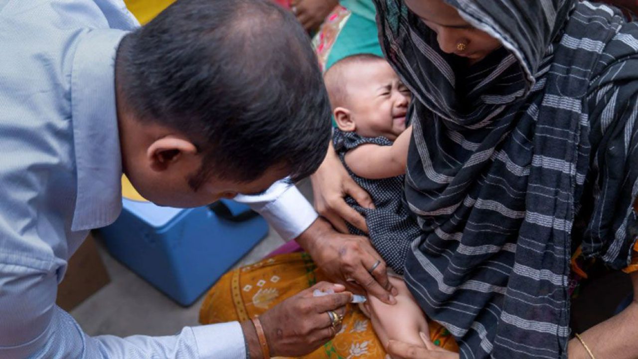 ইপিআই টিকা বিতরণে চরম সংকট, ভোগান্তিতে সেবাগ্রহীতারা