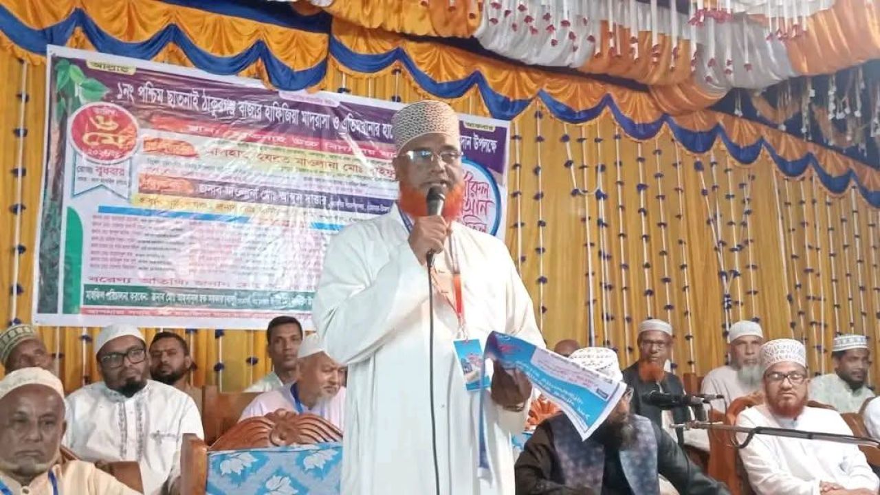 পশ্চিম ছাতনাই ঠাকুরগঞ্জ বাজার হাফিজিয়া মাদ্রাসায় পাগড়ি প্রদান ও তাফসির মাহফিলে এমপি 
