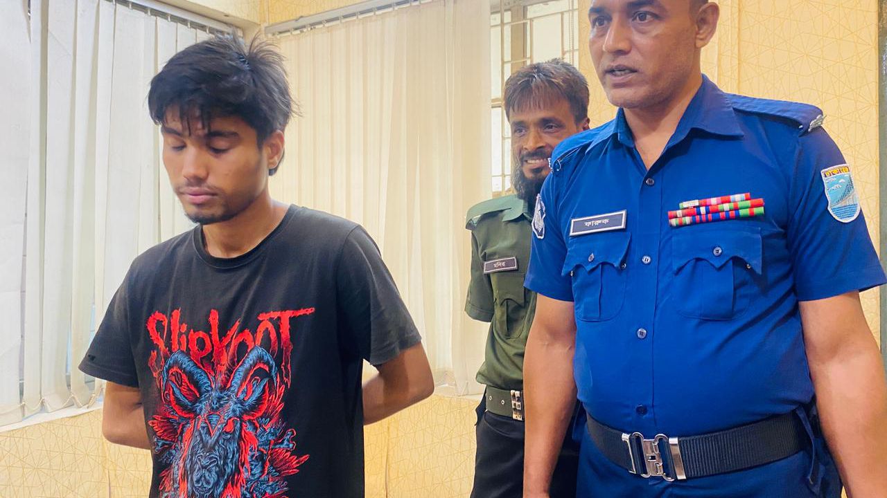 কালীগঞ্জে ভ্রাম্যমাণ আদালতের অভিযান: মাটি কাটায় এক লাখ টাকা জরিমানা, ইয়াবাসহ যুবকের কারাদণ্ড