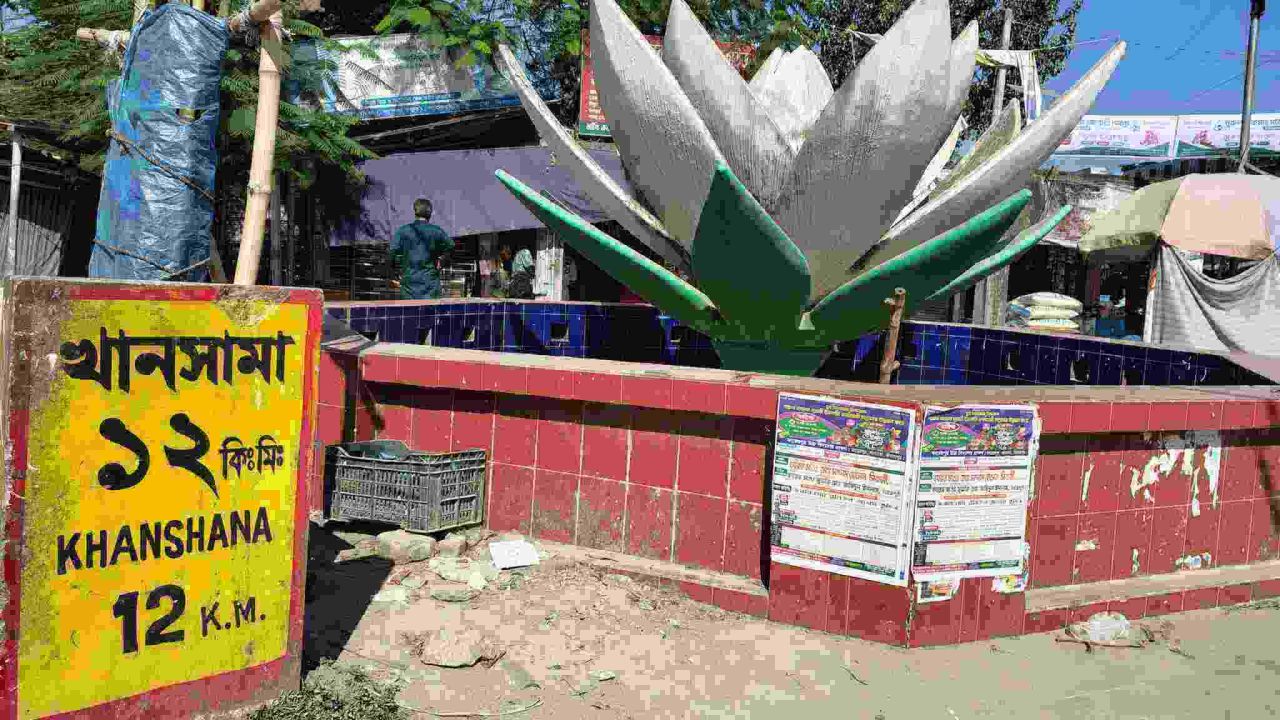 পাকেরহাট শাপলা চত্বরে মাইলফলকে বানান ভুল, দীর্ঘদিনেও সংশোধনের উদ্যোগ নেই
