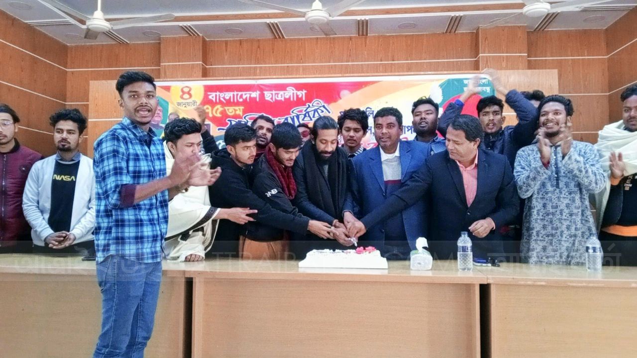 খানসামায় নানা আয়োজনে ছাত্রলীগের ৭৫ তম প্রতিষ্ঠা বার্ষিকী পালন