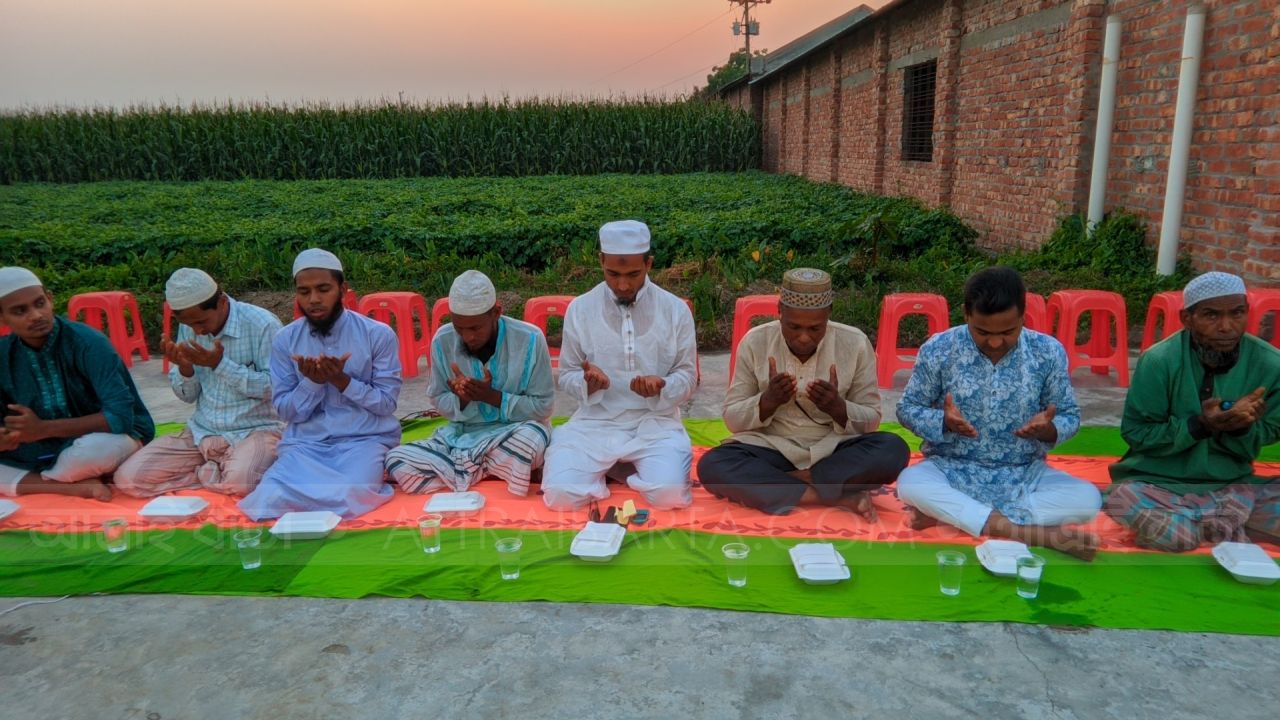 খানসামা উপজেলা জাতীয় পার্টির উদ্যোগে দোয়া ও ইফতার মাহফিল