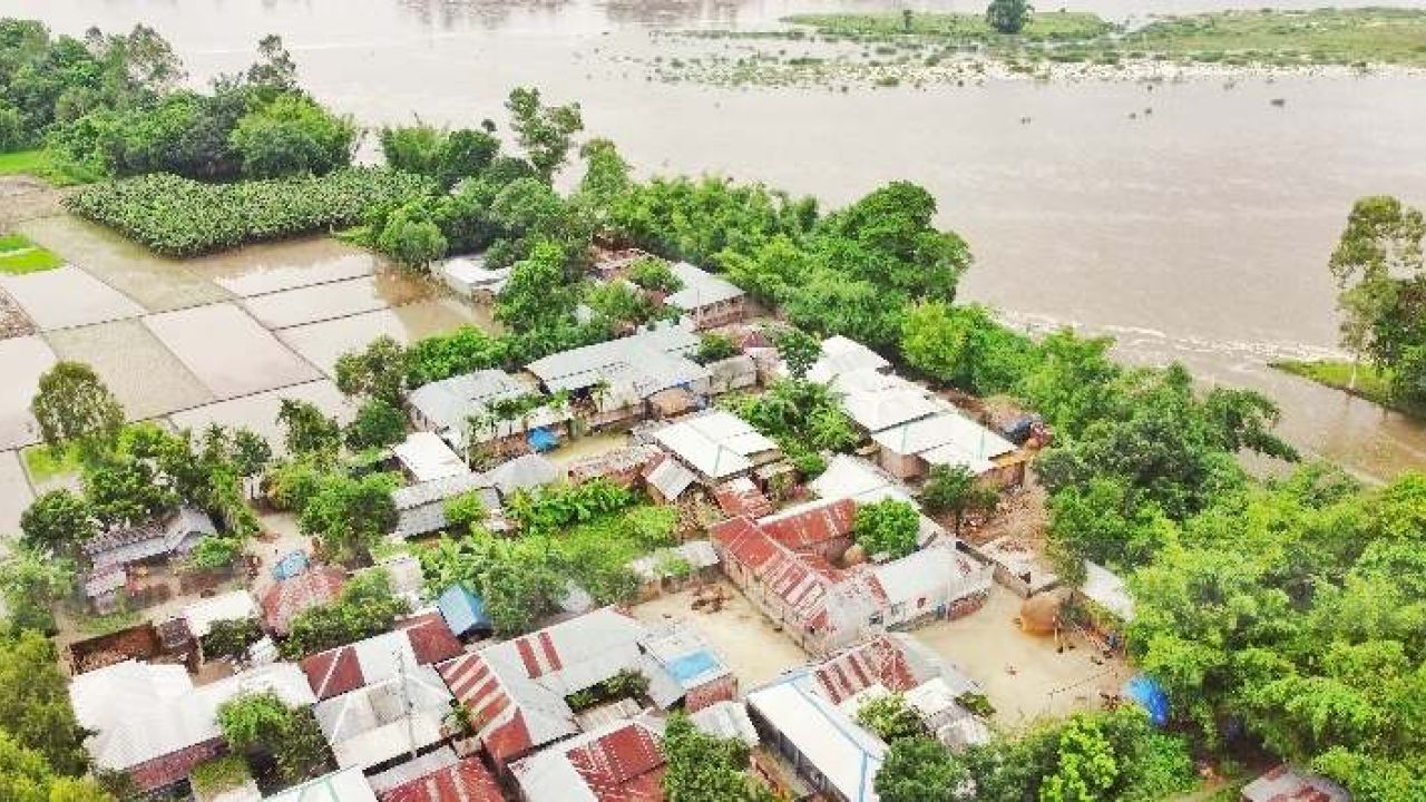 খানসামায় নদী ভাঙনে হাজার পরিবার হুমকির মুখে