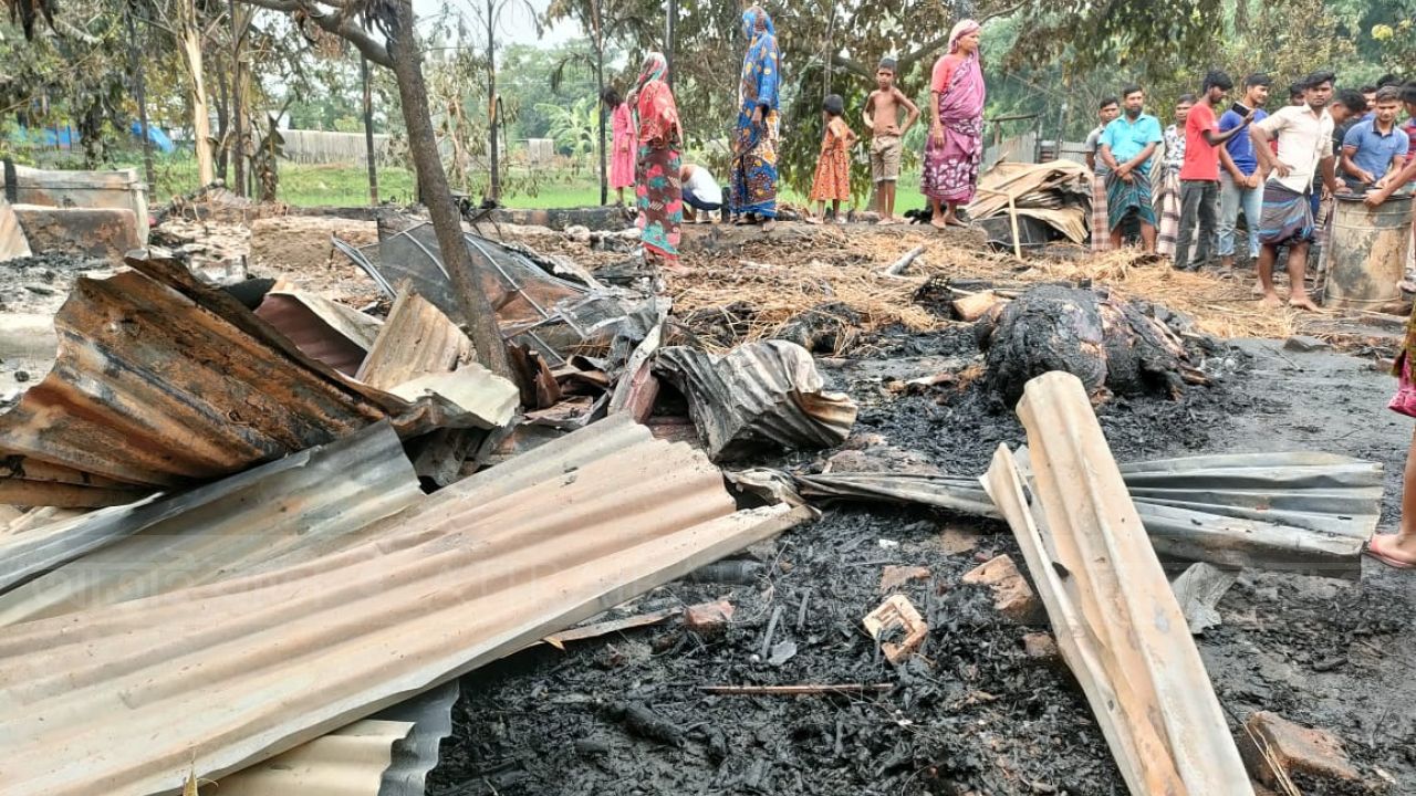 খানসামায় গবাদিপশু সহ ১৩টি ঘর পুরে ছাই