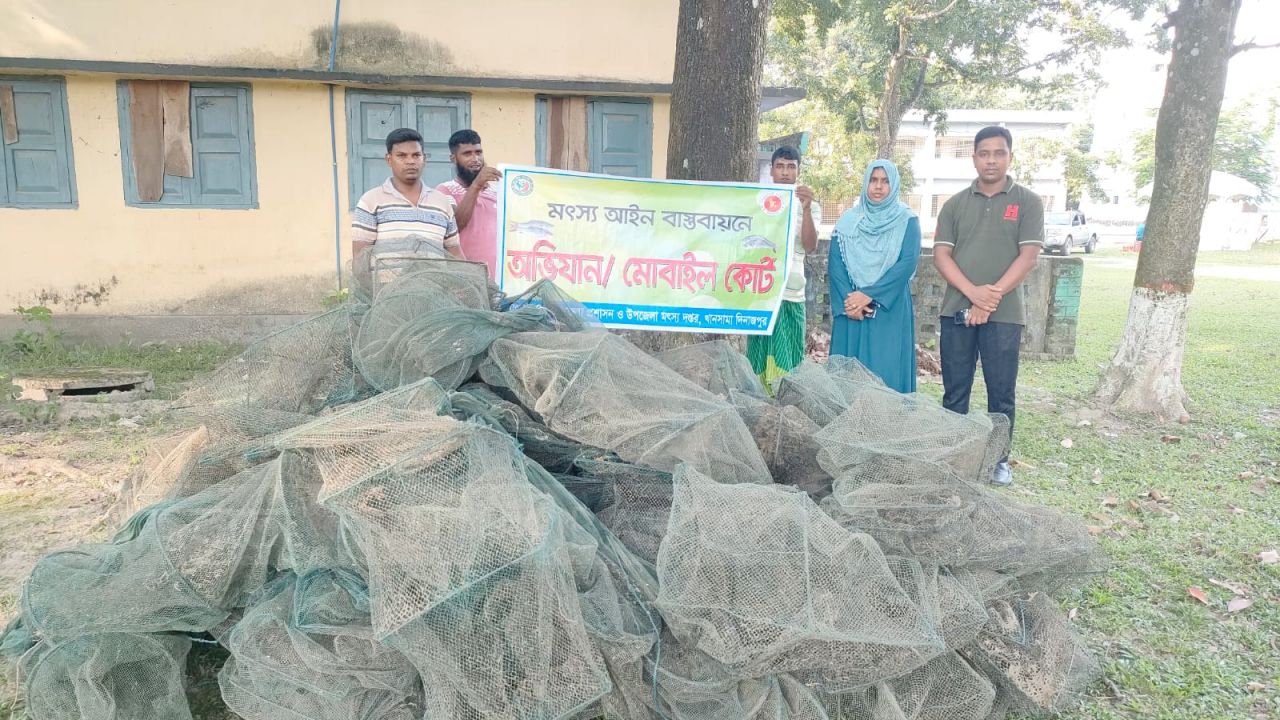 ম্যাজিক জালের ফাঁদে সংকটে দেশীয় মাছ, এক লাখ টাকার জাল জব্দ