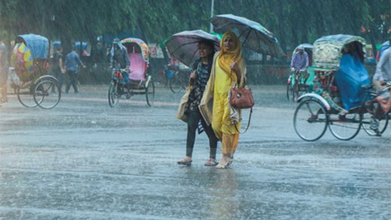 আগামী তিনদিনে দেশের বিভিন্ন স্থানে মাঝারি ধরনের ভারী থেকে অতি ভারী বর্ষণের সম্ভাবনা