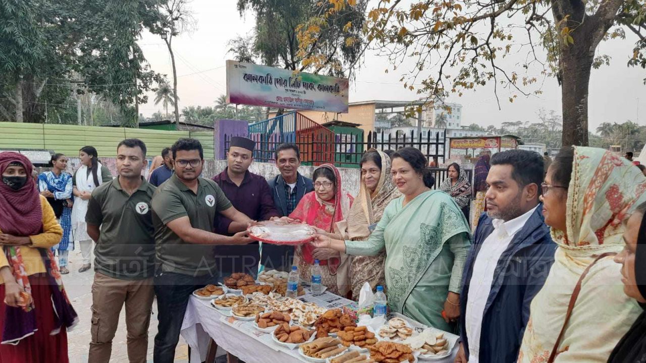 ঝালকাঠিতে শতাধিক শিশুকে নিয়ে ইয়াসের শীতকালীন পিঠা উৎসব